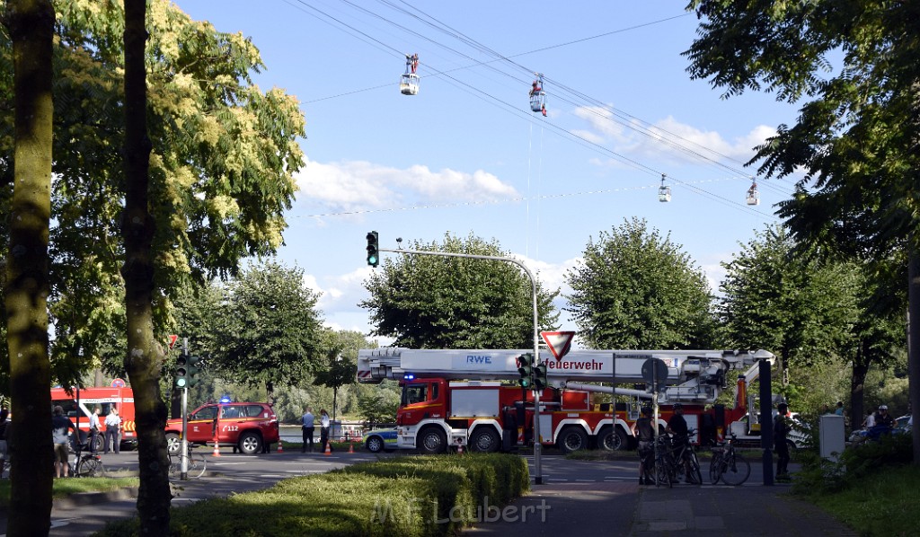 Koelner Seilbahn Gondel blieb haengen Koeln Linksrheinisch P466.JPG - Miklos Laubert